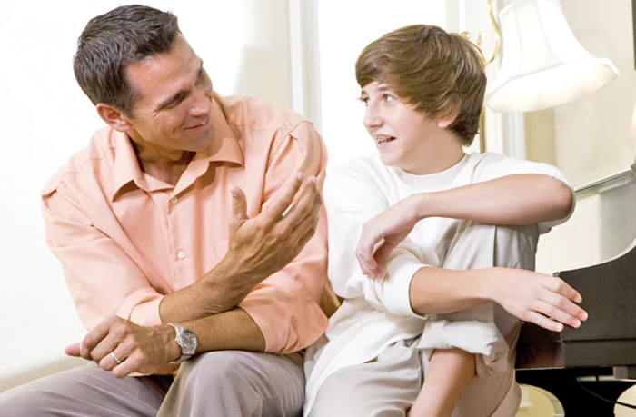 Tatăl, doar de vorbă cu băiatul