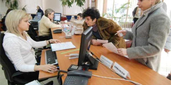 Numărul angajaţilor din primăriile mehedinţene se va reduce la jumătate. foto: Adevărul