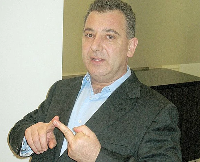 
    Vasile Frank Timiş a folosit firma Castle Europa Limited înfiinţată în Bahamas de avocaţii Mossack Fonseca în afacerile demarate în România în 1997  