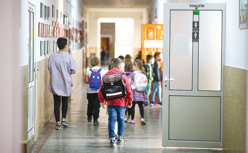 Bugetul pentru începerea şcolii. Unul din trei părinţi spune că va apela la meditaţii pentru copilul său