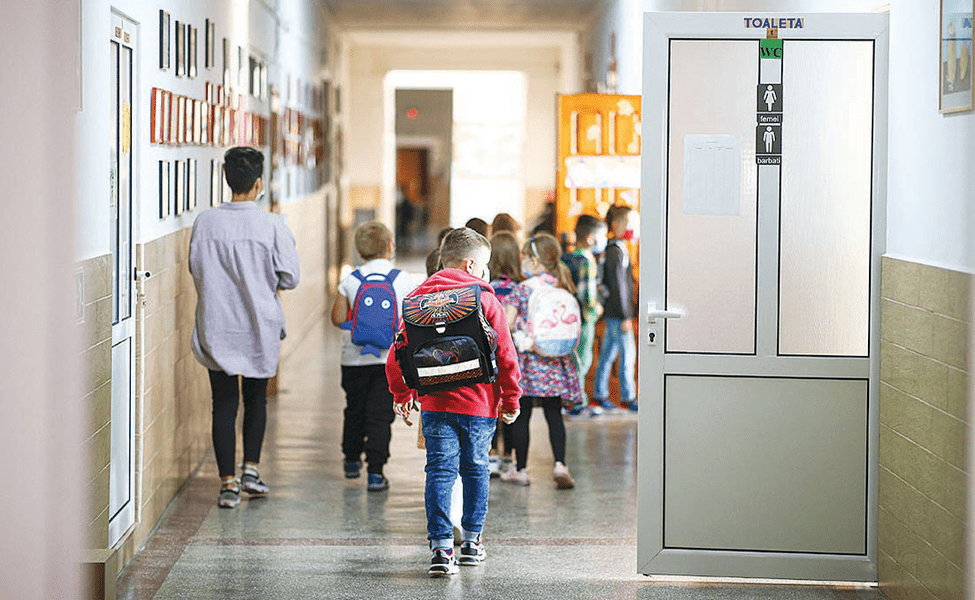 De ce întârzie plata burselor școlare. Reacția Ministerului Educației