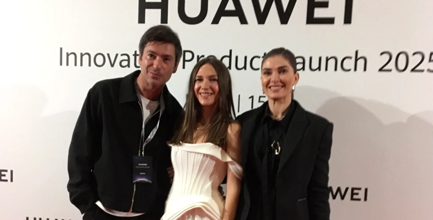 Adela Popescu, Alina Pușcaș și Radu Vâlcan, la evenimentul Huawei de la Berlin foto: Alina Erimia
