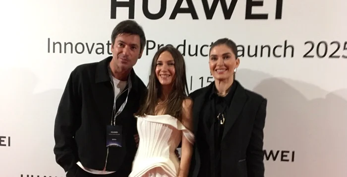 Adela Popescu, Alina Pușcaș și Radu Vâlcan, la evenimentul Huawei de la Berlin foto: Alina Erimia