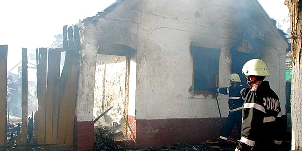 Incendiu la Pietroasa Mare. FOTO