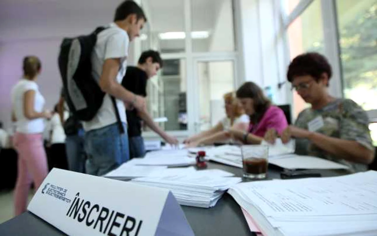 Tinerii nu se înscriu la facultăţile de ştiinţe FOTO: Arhivă