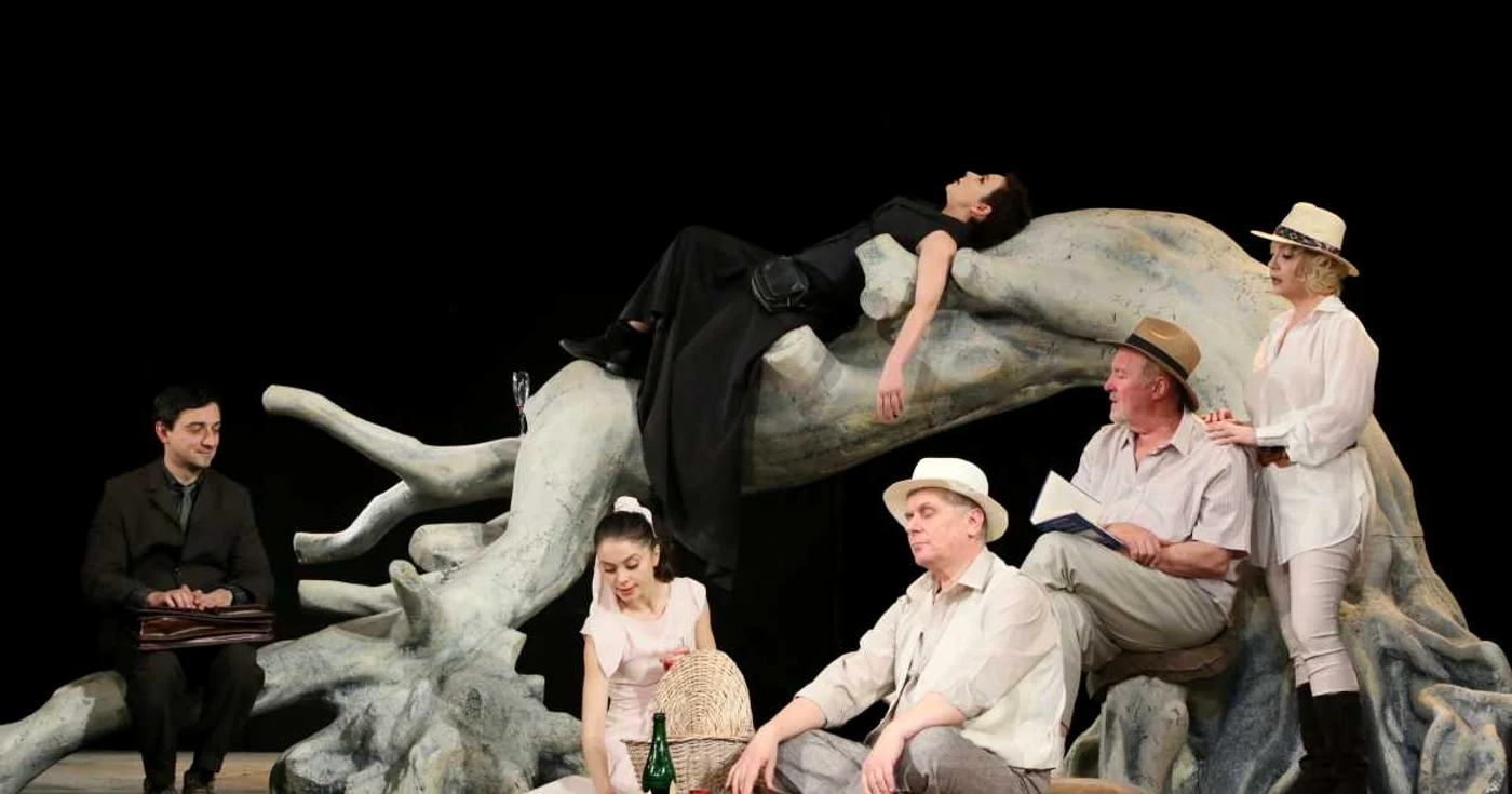 Scenă din „Pescăruşul“ de A. P. Cehov, în regia lui Claudiu Goga FOTO Mihaela Marin