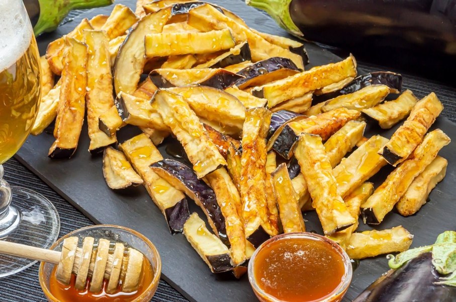 Trucul de 5 secunde al unui chef cu 5 stele Michelin care transformă vinetele prăjite în delicii crocante, fără pic de ulei în exces