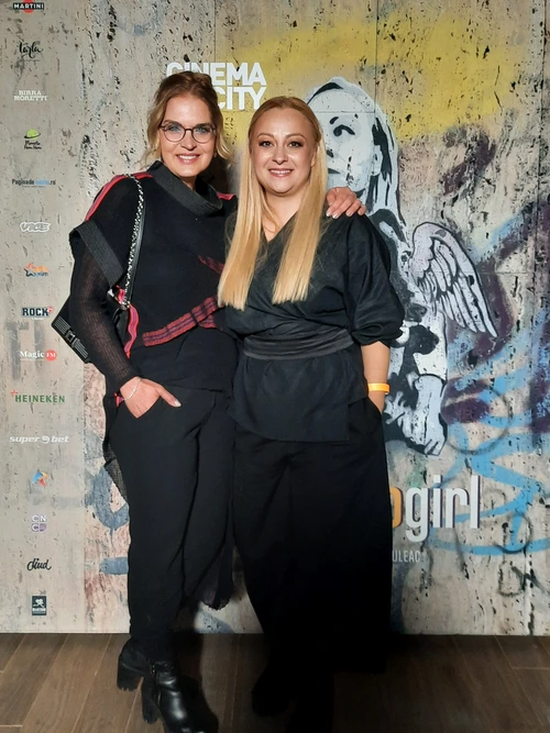 manuela harabor si andreea gramosteanu la premiera jpg