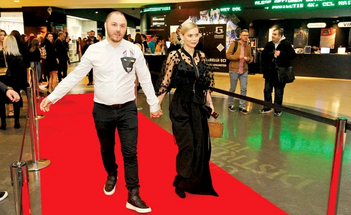 La premiera filmului “Faci sau taci”, Mălăele junior a venit de mână cu iubita lui