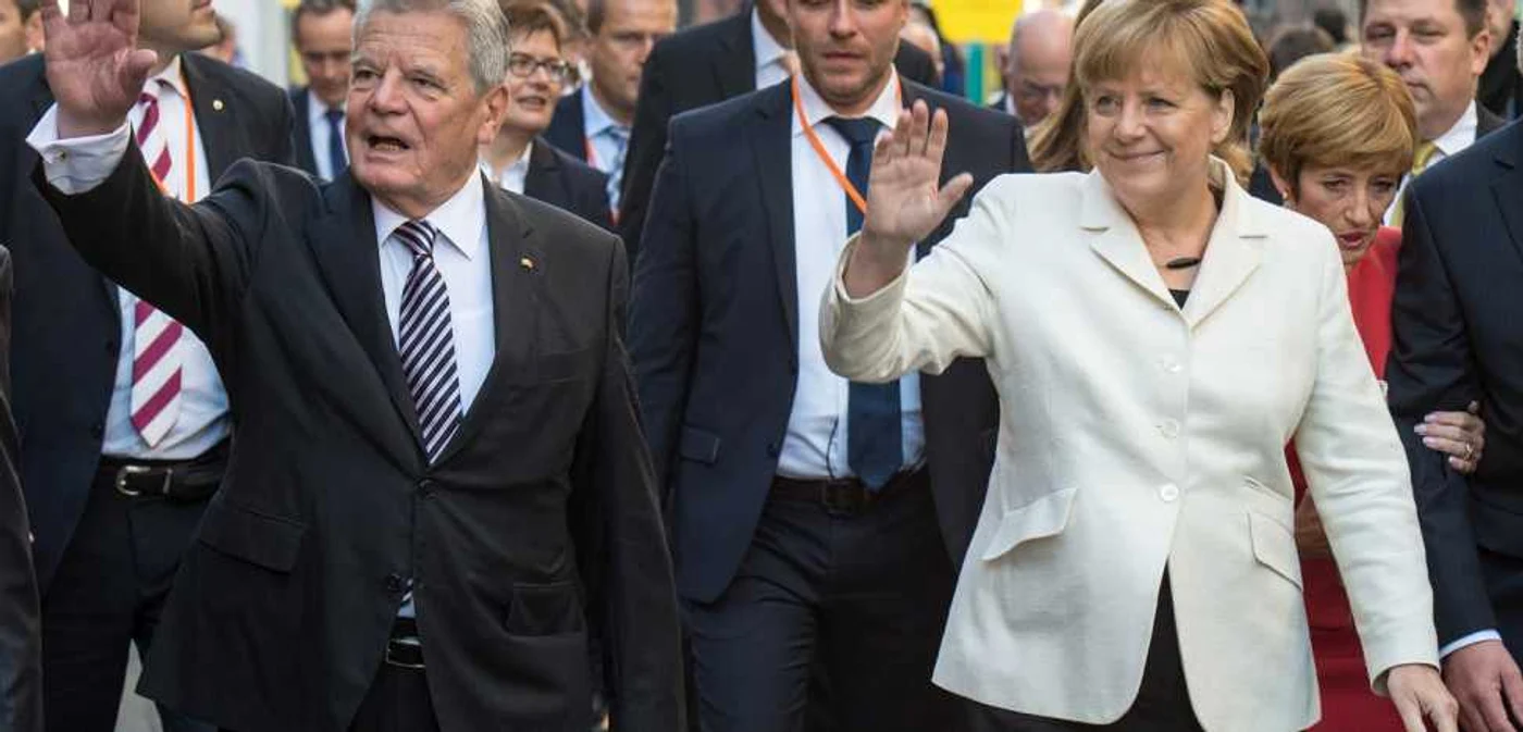Preşedintele Joachim Gauck şi cancelarul Angela Merkel la sărbătorirea a 25 de ani de la unificarea celor două Germanii. Frankfurt, 3 octombrie 2015 FOTO AP