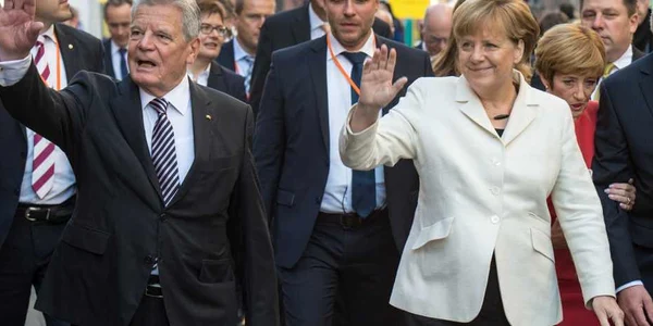 Preşedintele Germaniei Joachim Gauck şi cancelarul Angela Merkel la sărbătorirea a 25 de ani de la unificarea celor două Germanii. Frankfurt
