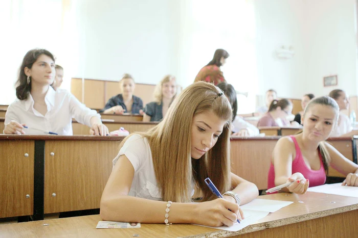 Lunile iunie şi iulie vor fi “de foc” pentru absolvenţii de gimnaziu şi de liceu