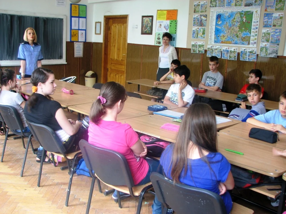 Elevii au fost învăţaţi ce trebuie să facă pentru a nu deveni victime ale hoţilor