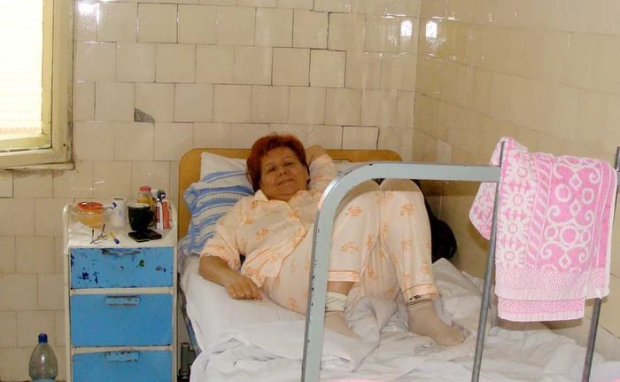 Unele saloane din spitalele arădene nu au fost renovate de mult timp şi sunt îngropate în mizerie