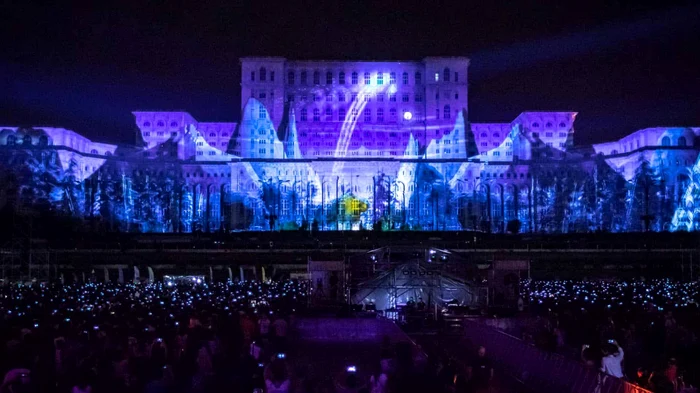 
    Lucrările artistice ale echipelor participante vor fi redate pe Casa Poporului  