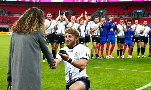 Florin a cerut o pe Alexandra în căsătorie la finalul jocului cu Irlanda, de la Cupa Mondială din Anglia jpeg
