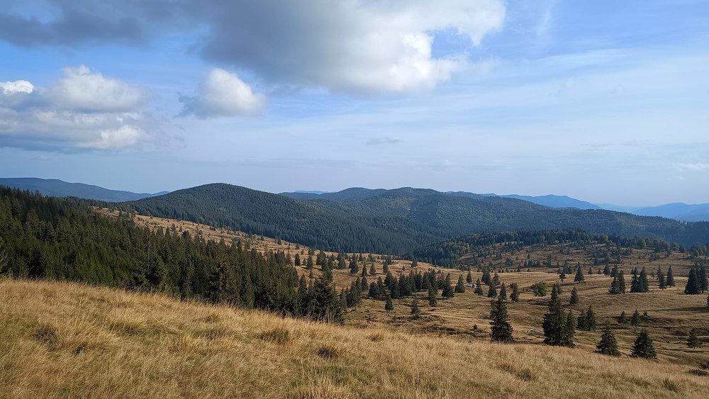 Locul din care poți să privești către Moldova, Muntenia și Transilvania doar printr-o simplă rotire a capului VIDEO