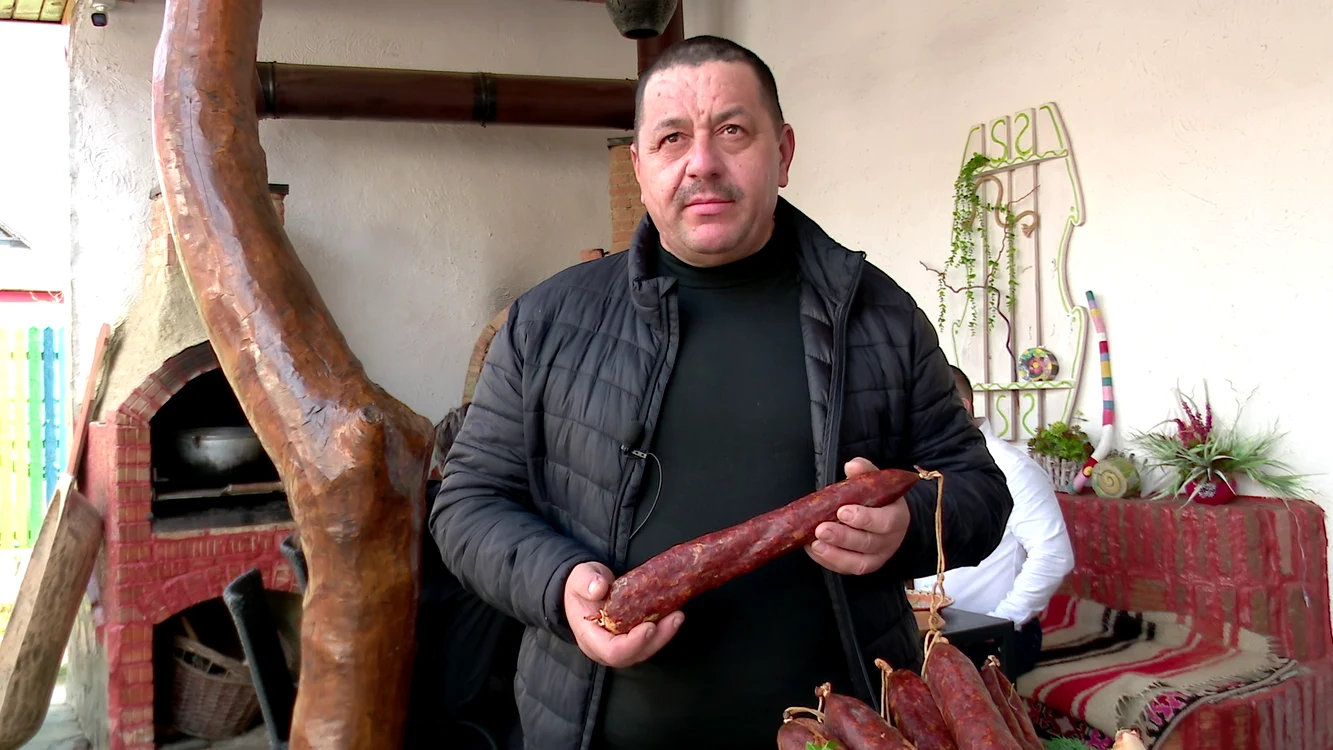 Viorel a preluat rețeta babicului de la părinții săi, grădinari de lângă Buzău. FOTO Iulian Bunilă