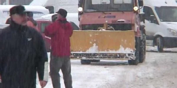 Ninsoarea abundentă a îngropat străzile din oraş la sfârşit de ianuarie 