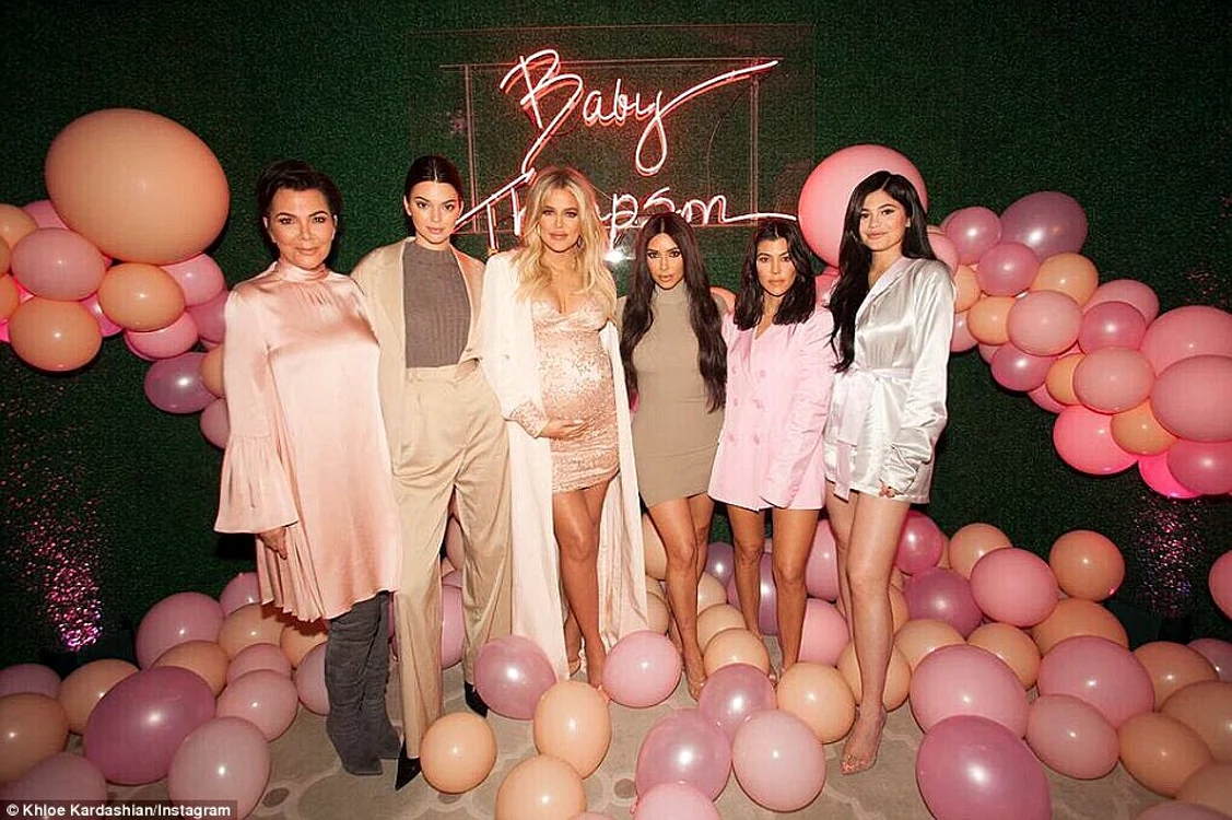 4A18F3A600000578 5488175  The most magical women Khloe Kardashian lines up with sisters K a 91 1520795995880 jpeg