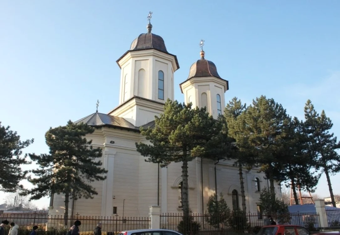 Pe locul fostei gropi comune  a fost ridicată o biserică FOTO: Arhiepiscopia Dunării de Jos