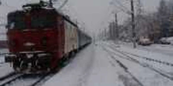 Condiţiile meteorologice au îngreunat circulaţia feroviară