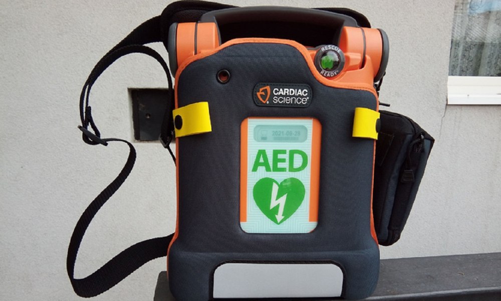 Primul oraș din România care va avea o rețea publică de defibrilatoare. Utilizatorii, ghidați de un robot
