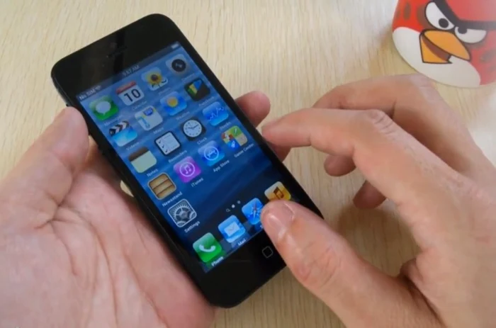 GooPhone i5S este un fel de iPhone, un fel de Android... FOTO Captură/YouTube - AndroidSale