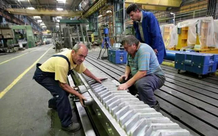 La Braşov, cel mai bine se câştigă în industrie. FOTOArhivă.