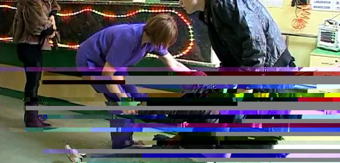 Bărbatul nu s-a mai putut ţine pe picioare atâta de beat era 