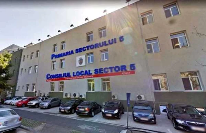 Angajata a afirmat că a acţionat singură şi a promis că va returna cât mai repede posibil suma cu care a prejudiciat instituţia Foto: News.ro