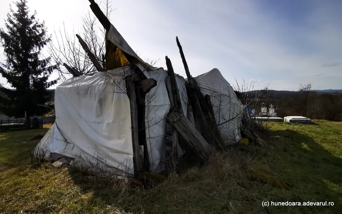 Biserica de lemn din Almașu Mic  Foto Daniel Guță (27) jpg