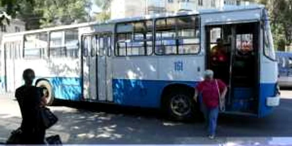Şoferii au dreptul să ia doar pasageri pe scaune