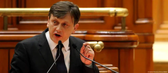 Crin Antonescu la microfonul Senatului (2012)