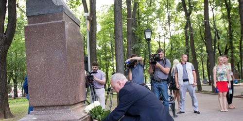 timofti bust eminescu
