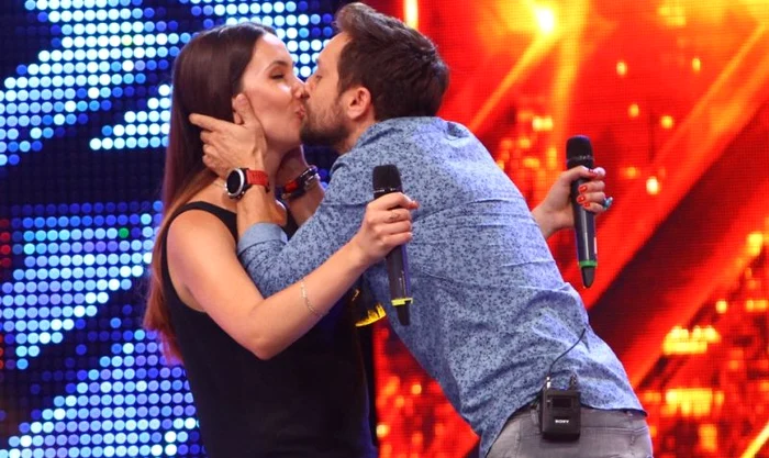 Dani Oţil a făcut o glumă şi a sărutat o concurentă