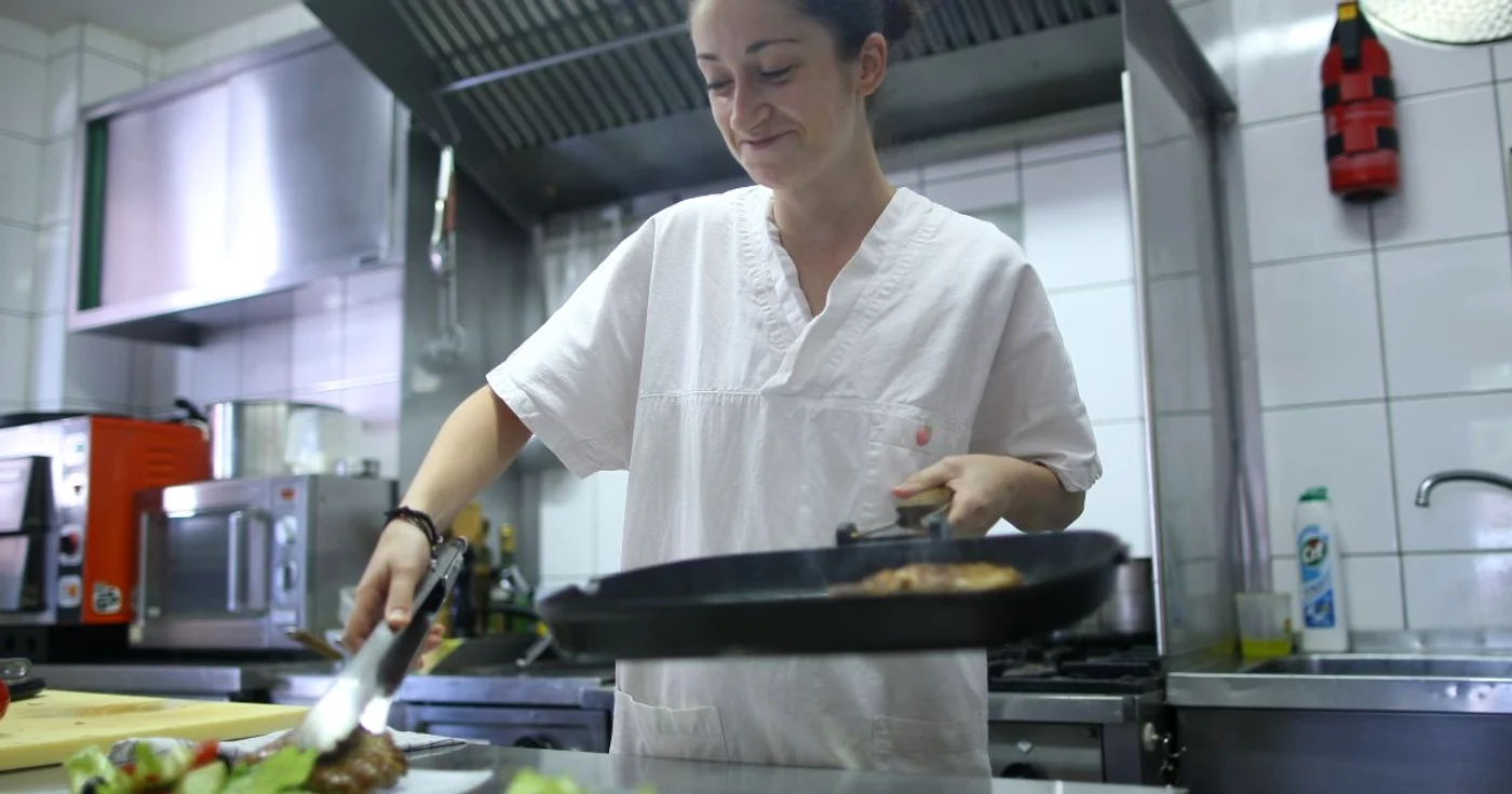 În bucătărie şi în artă, Ioana e perfecţionistă