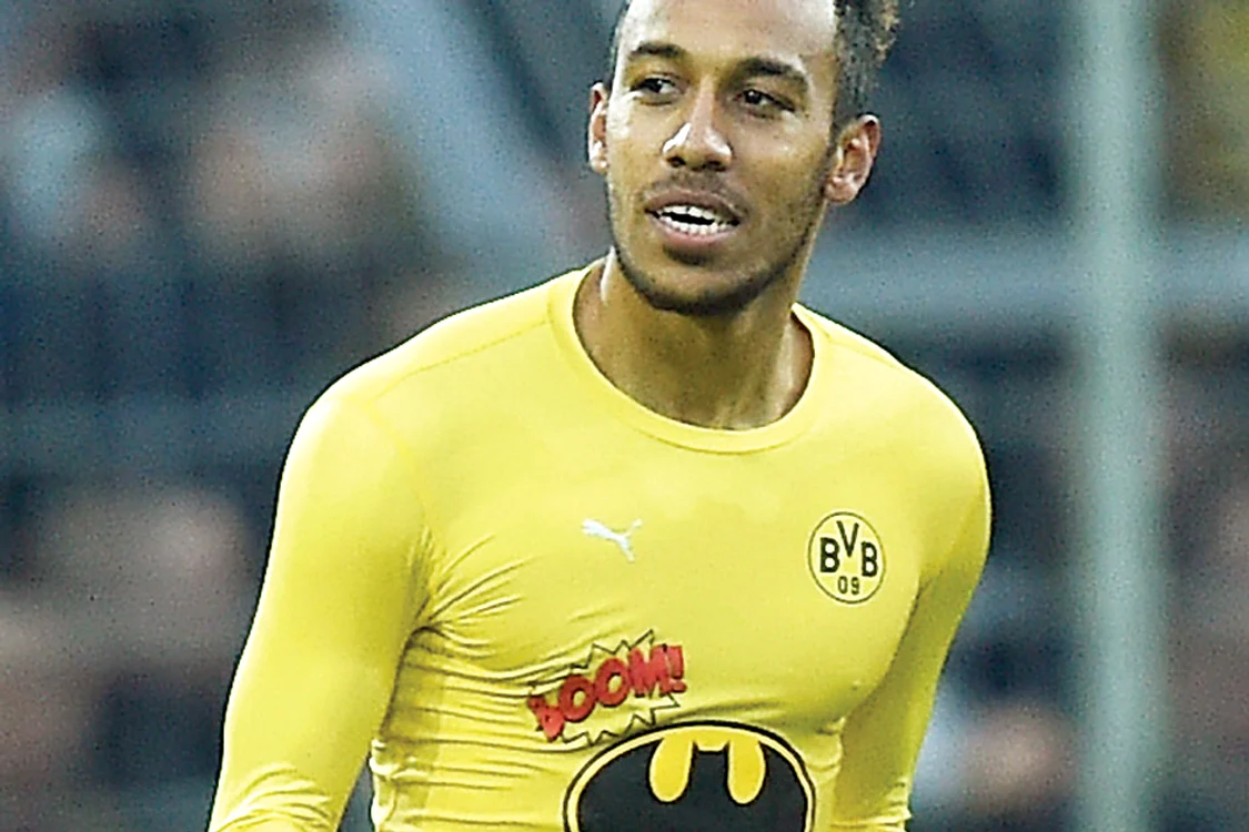 Aubameyang a venit pregătit cu tricoul cu Batman pentru cazul în care va marcaFoto: AP