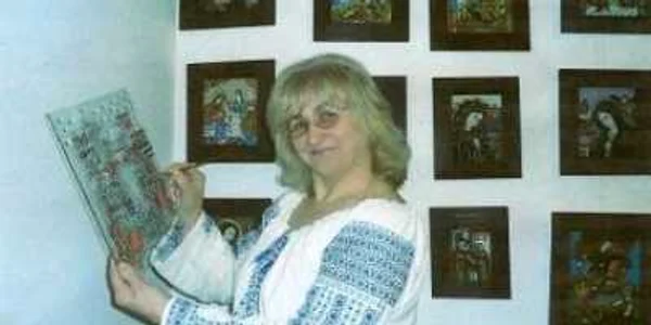 Expoziţia de icoane este semnată de meşterul popular Cecilia Hăisan