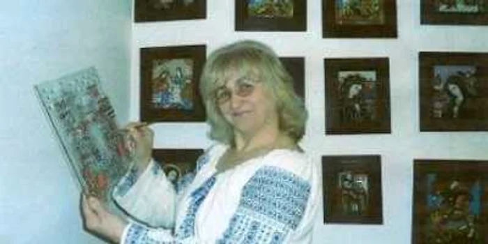Expoziţia de icoane este semnată de meşterul popular Cecilia Hăisan