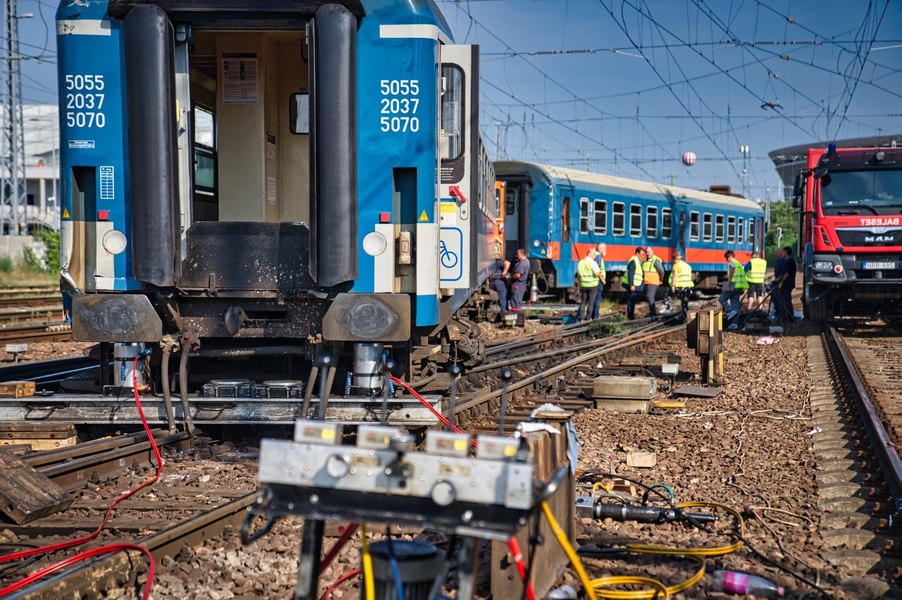 Trafic paralizat în gara Keleti, după ce trenul InterCity Cluj-Napoca-Budapesta a deraiat duminică noapte. Anunțul CFR Călători