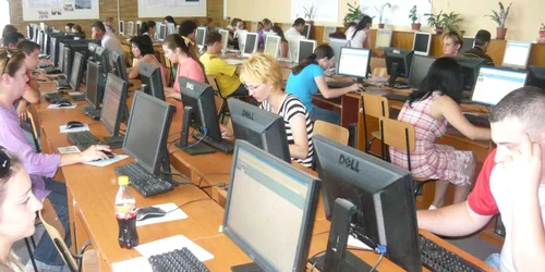Târgovişte: Scandalul diplomelor alungă studenţii de la “Spiru Haret”