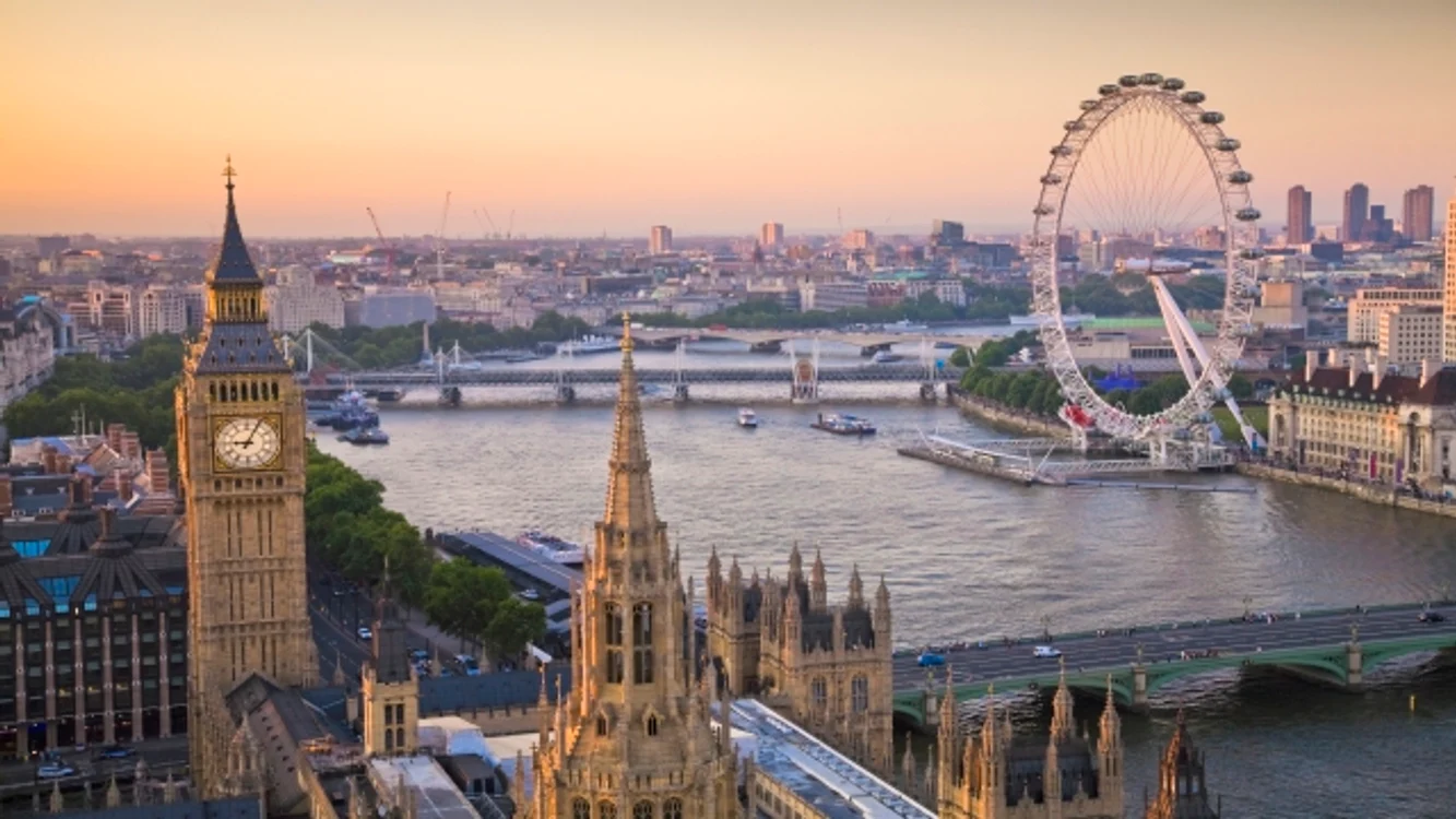 Autoritățile din Marea Britanie impun, de miercuri, restricții mai dure în Londra din cauza creșterii numărului de îmbolnăviri cu Covid-19