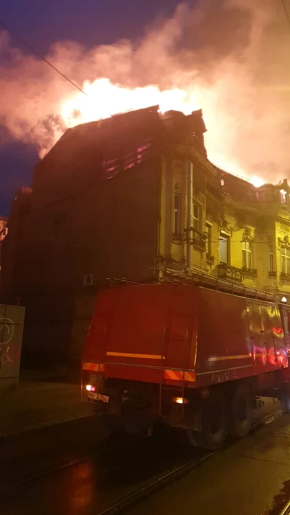 incendiu mosilor