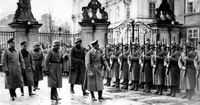 Hitler, la Praga, în 1939. FOTOGRAFII Daily Mail