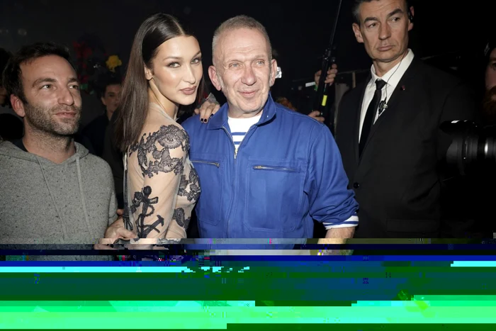 Bella Hadid a fost unul din modelele care au defilat la ultima prezentare de modă a lui Jean-Paul Gaultier FOTO Guliver/Getty Images