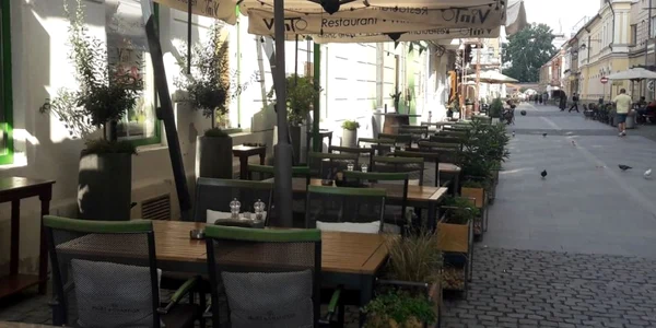 Patronii de restaurante şi ospătarii protestează împotriva deciziilor luate de Guvern FOTO Both
