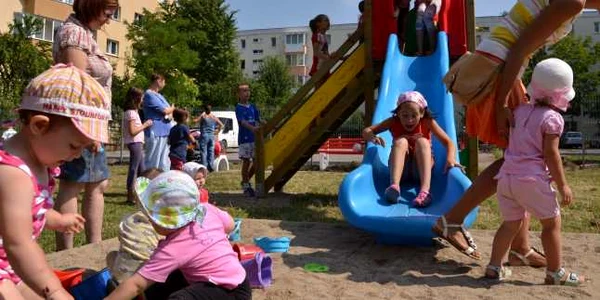 Copiii au testa deja noul loc de joacă. FOTOnewsbv.ro