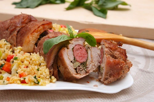 rulada de porc cu carnati jpeg