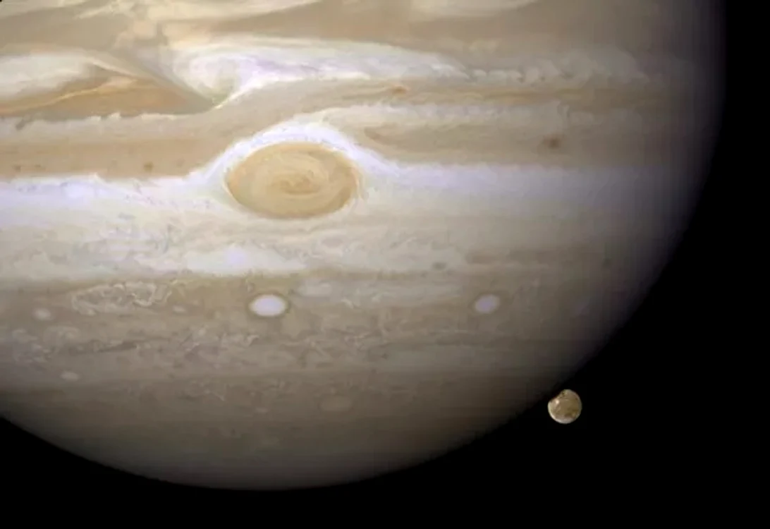 Telescopul Hublle a fotografiat aici uriaşul Jupiter, alături de micul său satelit natural Ganymede